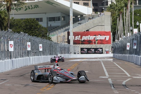 Hunter-Reay v čele, zabralo Penskeho trio