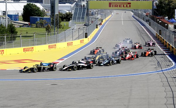 Sprint byl kvůli bouračce na hodinu přerušený Sprint byl kvůli bouračce na hodinu přerušený