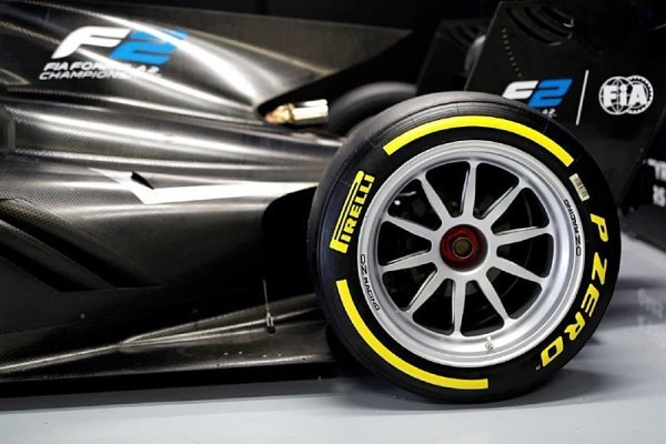 Pirelli otestovalo osmnáctipalcové pneumatiky Pirelli otestovalo osmnáctipalcové pneumatiky