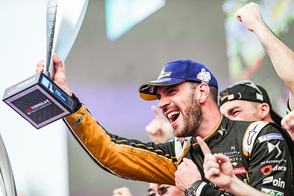 Jak Vergne lišácky přelstil Rowlanda Jak Vergne lišácky přelstil Rowlanda