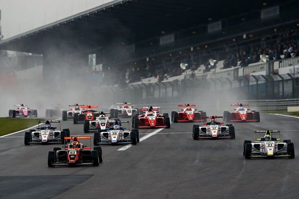 ADAC F4 začne až v létě