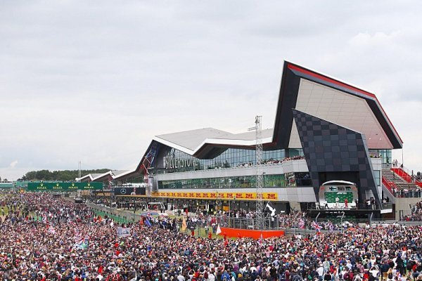 Silverstone nechce napřesrok kolidovat s fotbalem Silverstone nechce napřesrok kolidovat s fotbalem