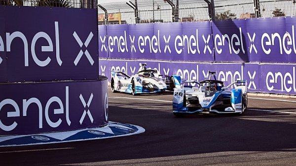 Piloti BMW se omlouvají za vzájemnou kolizi Piloti BMW se omlouvají za vzájemnou kolizi