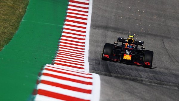 Jezdci si stěžují na hrbolatou trať Jezdci si stěžují na hrbolatou trať