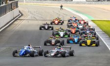 Start Eurocupu formule Renault znovu odložen