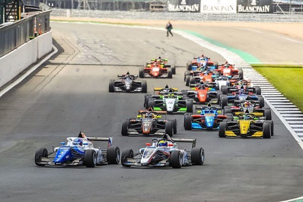 Start Eurocupu formule Renault znovu odložen