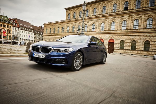 Plug-in hybridní modely BMW nyní s delším dojezdem