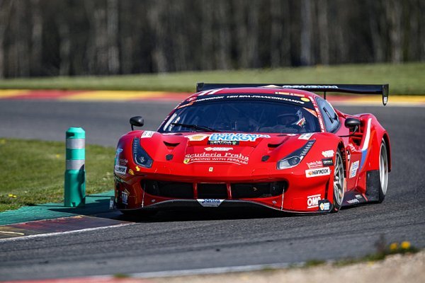 České ferrari vyhrálo dvanáctihodinovku ve Spa