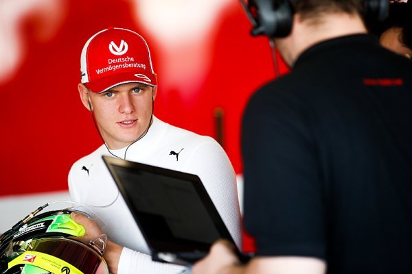 Schumacher pořádně dupl na plyn Schumacher pořádně dupl na plyn