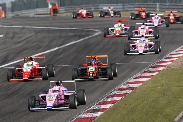 Německá F4 s výrazně mezinárodním obsazením Německá F4 s výrazně mezinárodním obsazením