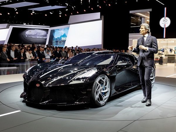 Bugatti La Voiture Noire za 11 milionů eur