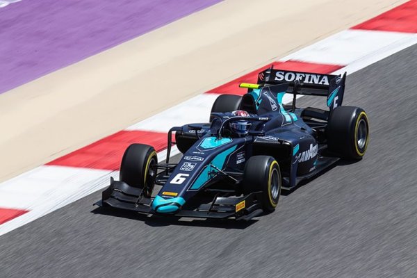 Kanaďan Latifi ovládl premiéru, Schumacher bodoval Kanaďan Latifi ovládl premiéru, Schumacher bodoval
