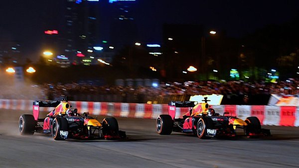 Red Bull řádil v hanojských ulicích