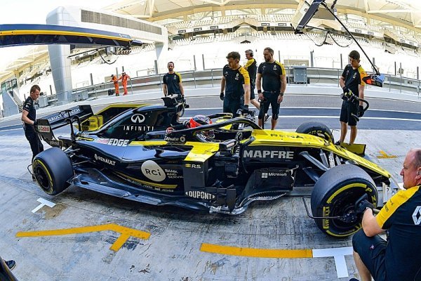 Ocon poprvé usedl do renaultu Ocon poprvé usedl do renaultu
