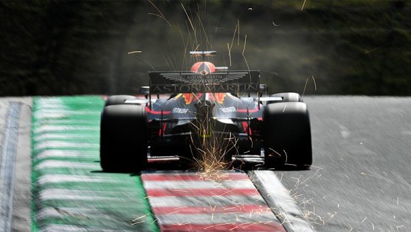 Hamilton chválí Hondu Hamilton chválí Hondu