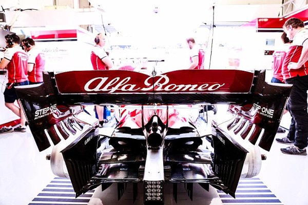 Alfa Romeo si z Ferrari bere náhradu za Restu
