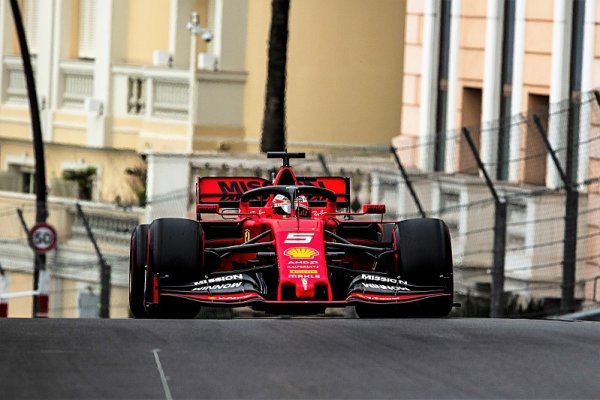 Ferrari chystá do Francie nové přední křídlo Ferrari chystá do Francie nové přední křídlo