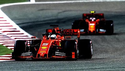 Ferrari vstoupí do večerní kvalifikace jako favorit