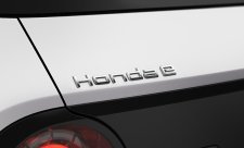 Honda anoncovala název elektromobilu a hybridní Jazz