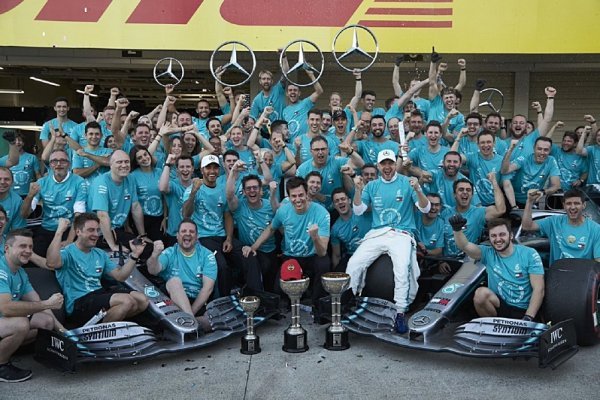 Hamilton mohl s jednou zastávkou vyhrát Hamilton mohl s jednou zastávkou vyhrát