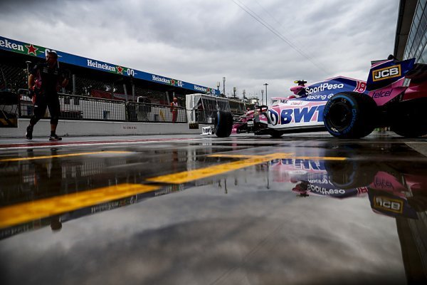 Leclerc nejrychlejší i odpoledne, Hamilton těsně za ním Leclerc nejrychlejší i odpoledne, Hamilton těsně za ním