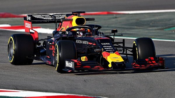 Red Bull přece jen neposlal býky na jatka