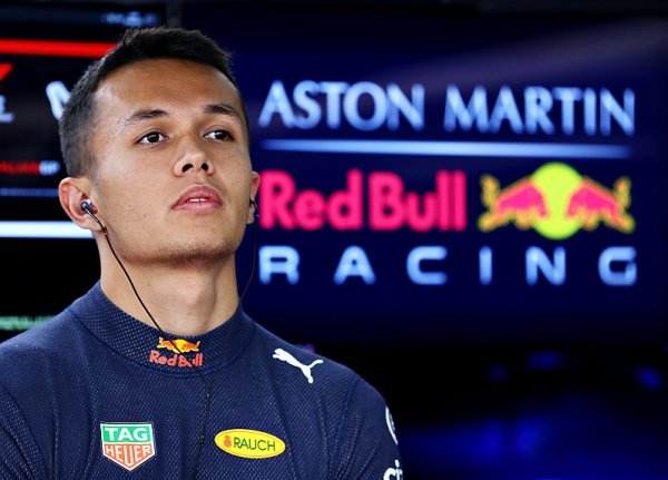 Albon dojel v obou závodech před Verstappenem