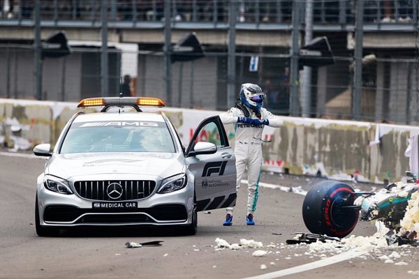 Bottas je po prudkém nárazu v pořádku