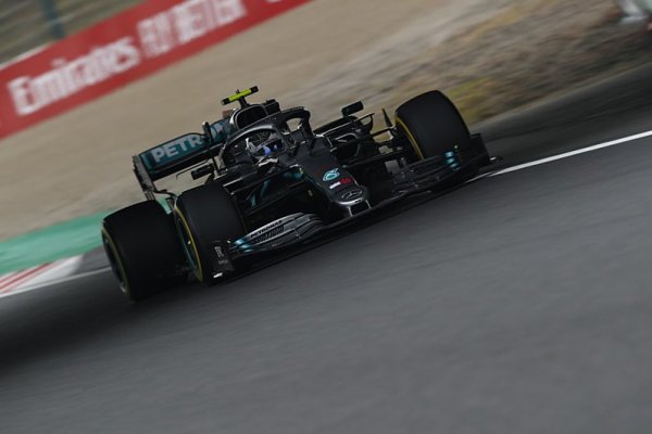 Bottas má teoretické pole position