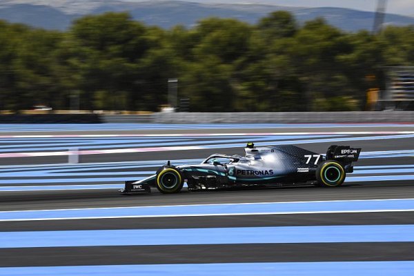 Bottas vyhrál, Hamilton málem sestřelil Verstappena