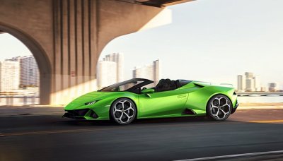 Lamborghini Huracán EVO shodí střechu
