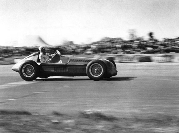Od premiéry v britském Silverstone k čínské Šanghaji Od premiéry v britském Silverstone k čínské Šanghaji