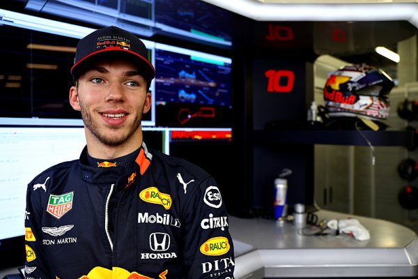 Dvojitý hříšník Gasly byl vyloučen z kvalifikace Dvojitý hříšník Gasly byl vyloučen z kvalifikace