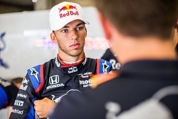 Gasly při návratu porazil Kvjata