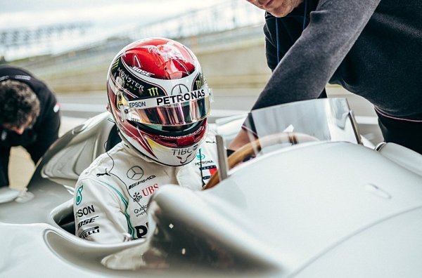 Hamilton nevyloučil starty ve formuli E