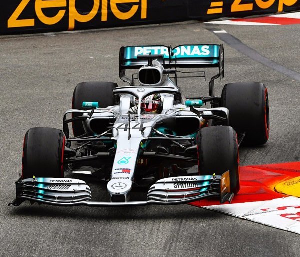Hamilton zrychloval i na odcházejících pneumatikách