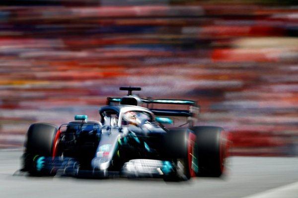 Hamilton zamířil ke sportovním komisařům