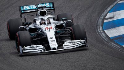 První Hamilton, Ferrari stihla totální pohroma