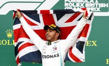 Tvrdé a ojeté gumy stačily Hamiltonovi na rekord