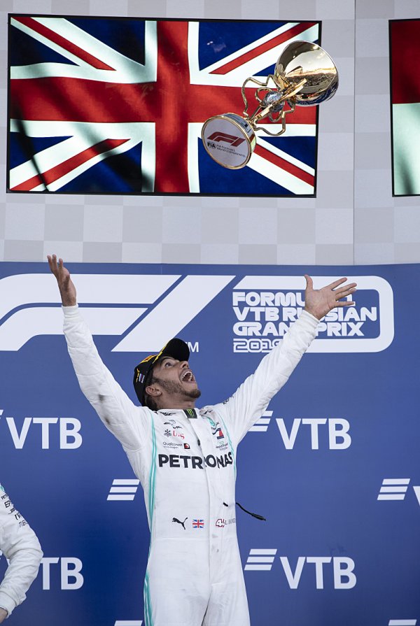 Mistři pogratulovali Hamiltonovi Mistři pogratulovali Hamiltonovi