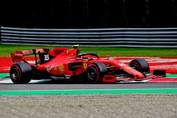 Mercedesy štvaly, ale neuštvaly Leclerkovo ferrari