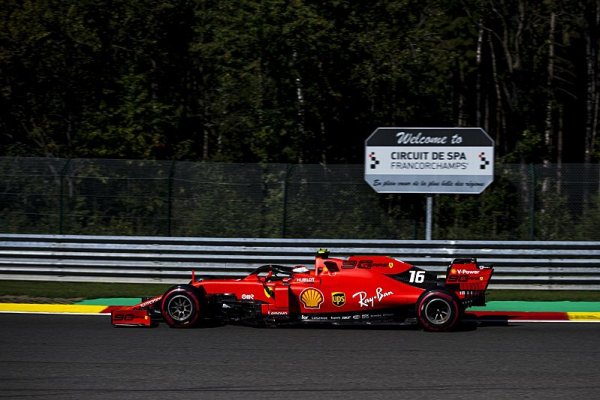 Proč Ferrari v Belgii jezdí se starými motory?