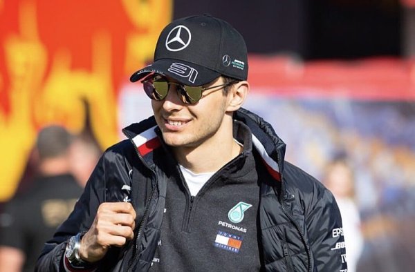 Ocon není v Renaultu na hostování