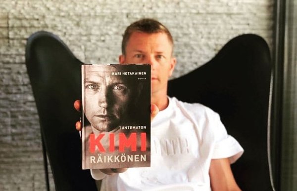 Kniha o Kimim Räikkönenovi jde na dračku