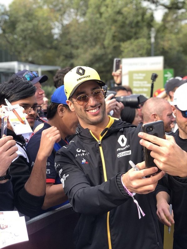 Ricciardo vyhrál zpět svých 1000 eur