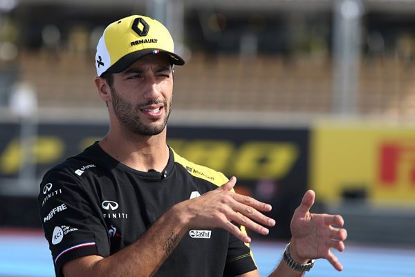 Ricciardo byl v kontaktu s Ferrari Ricciardo byl v kontaktu s Ferrari