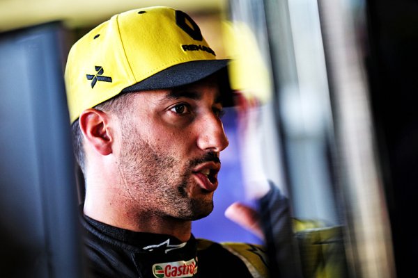 Přestupové rozhovory pokračují, tvrdí Ricciardo