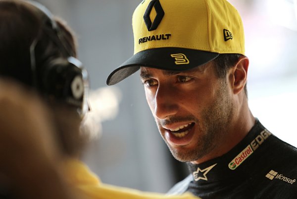 S ferrari budu spojován napořád, míní Ricciardo