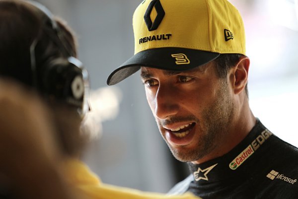 S ferrari budu spojován napořád, míní Ricciardo