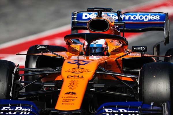 MCL34 ztrácí na Haas nejméně polovinu sekundy